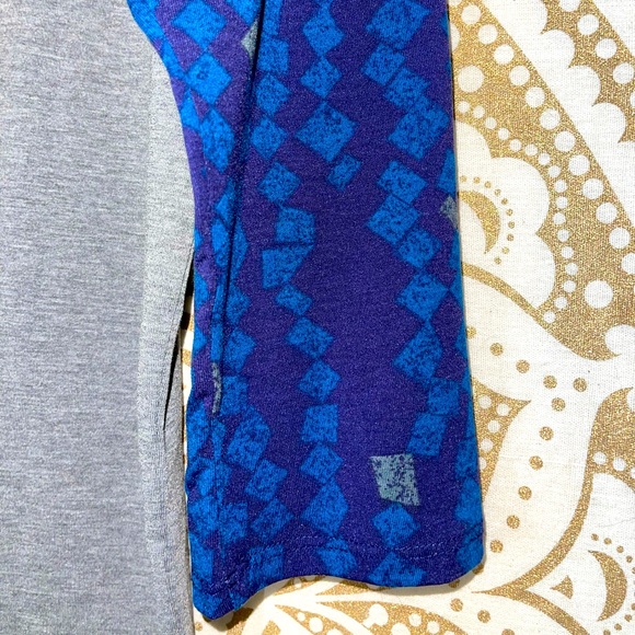“LULAROE” NEW LADIES RANDY TOP, GRAY & BLUE MULTICOLOR, SIZE SMALL (NWT) - Picture 6 of 6